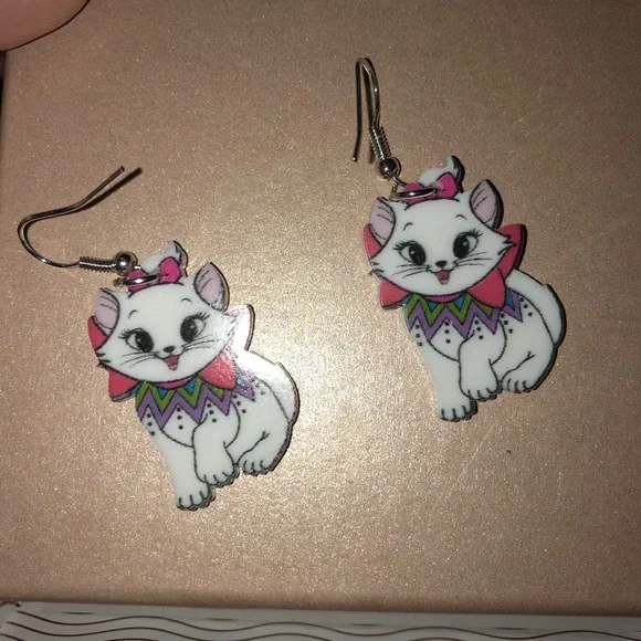 Cute white kitten earrings - Picture 3 of 3